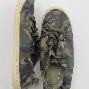 Time and Tru Women's Scrunch Back Slip-On Sneaker